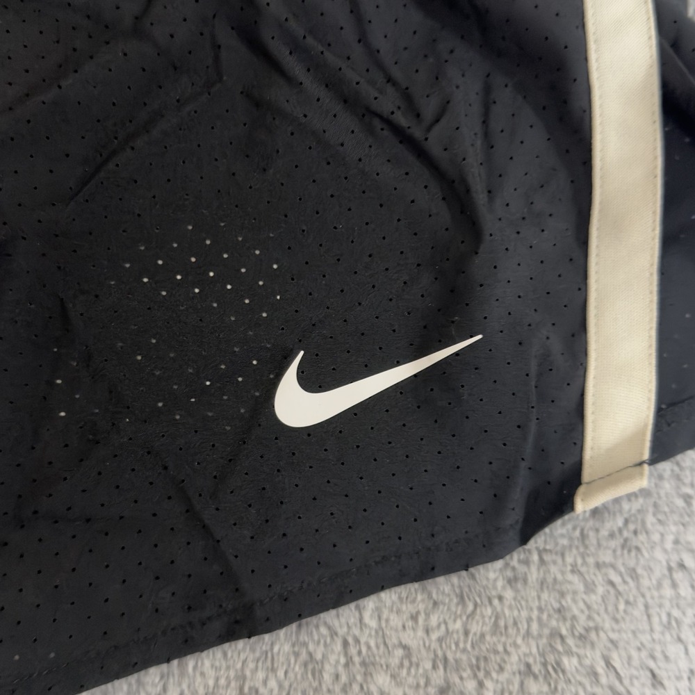 Nike Dri-FIT Running Shorts Men's L Black White Mesh Perforated NWT New - Picture 2 of 7